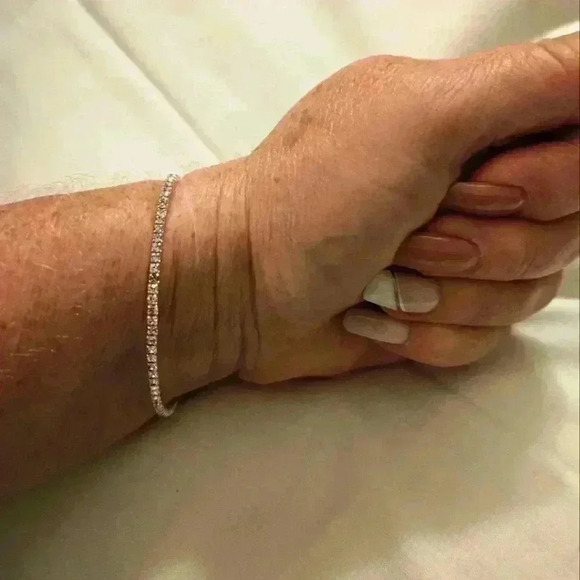 Elegant, wristlet, bracelet. - Picture 3 of 5